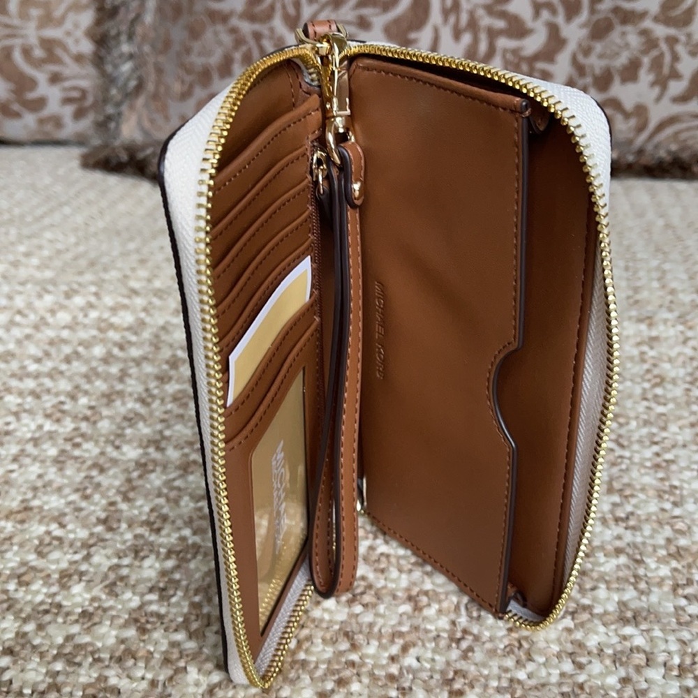 Michael Kors Jet Set Travel LG Flat MF Phone Case - Picture 8 of 16